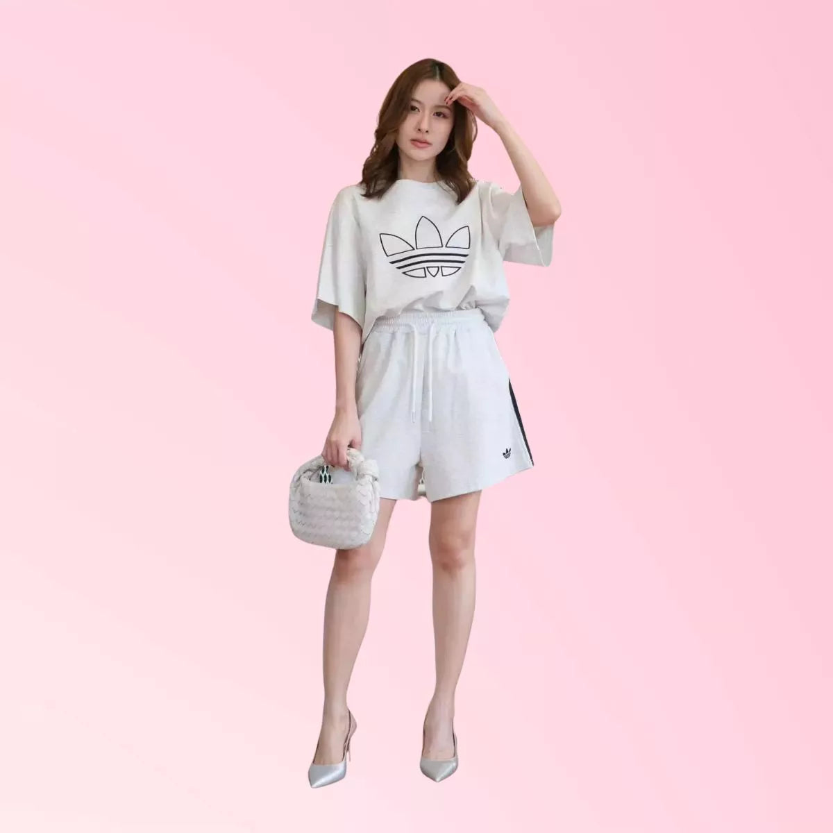 Women’s white graphic T-shirt and drawstring shorts set 2